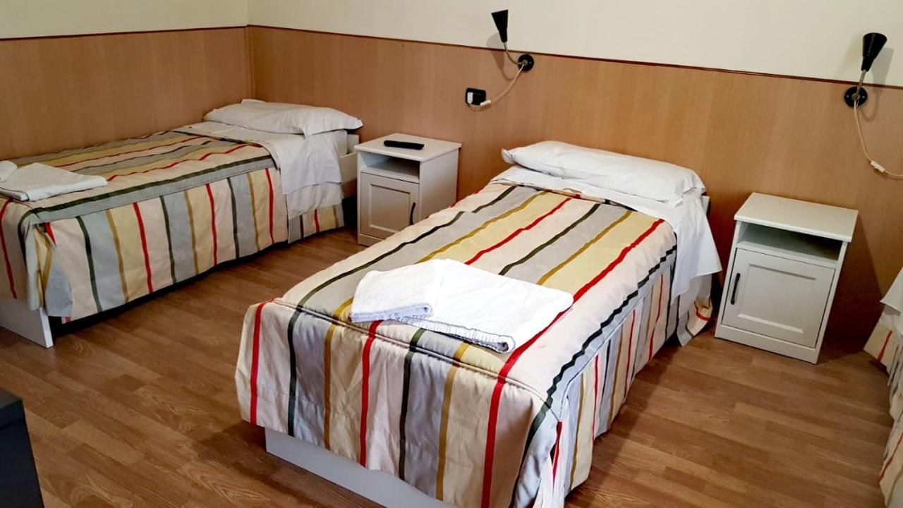 Affittacamere Metro Fiera 佩罗 外观 照片